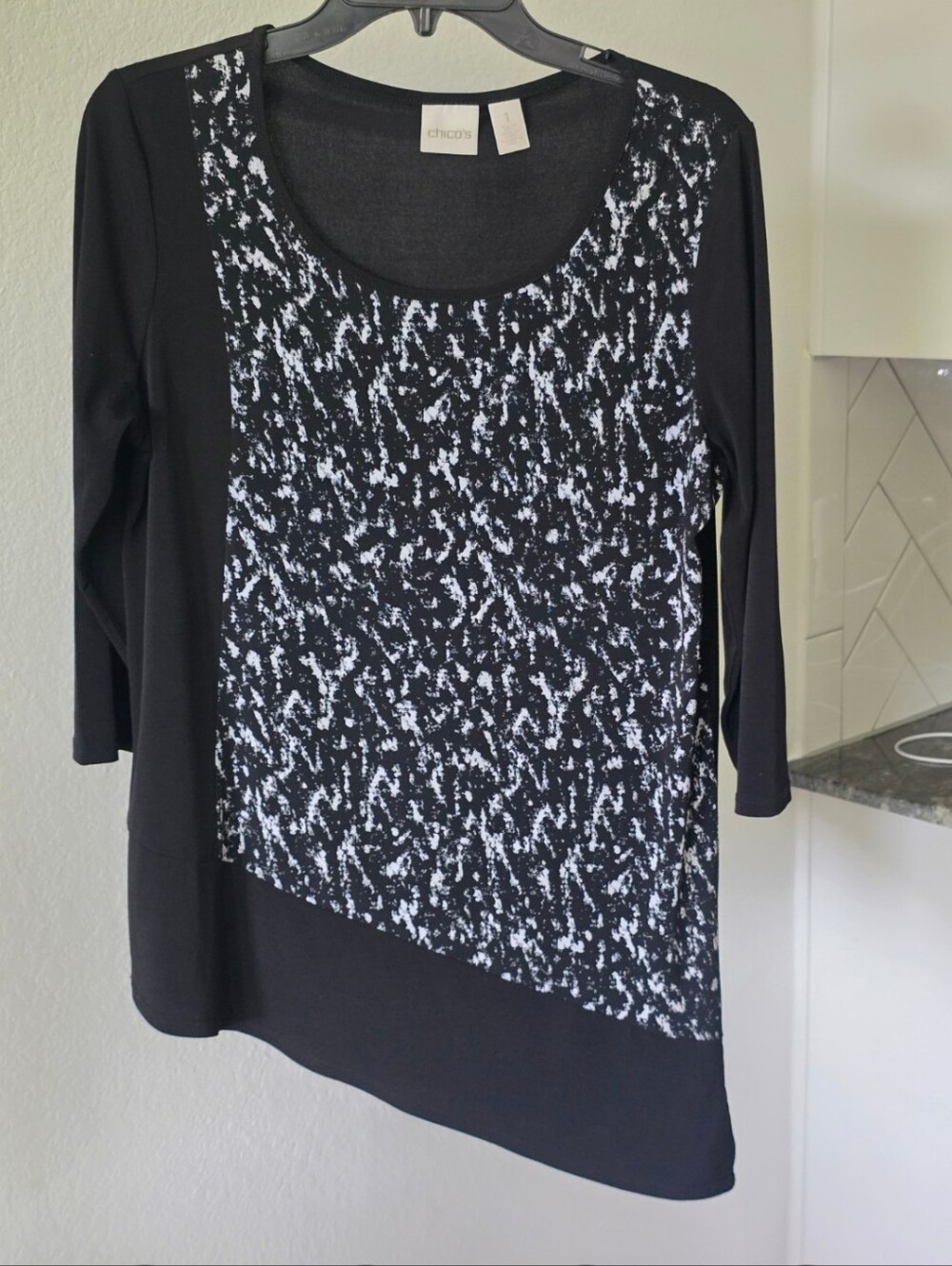 Chico's Size 1 Black Abstract Print Asymmetrical Tunic Top 3/4 Sleeve Stretch